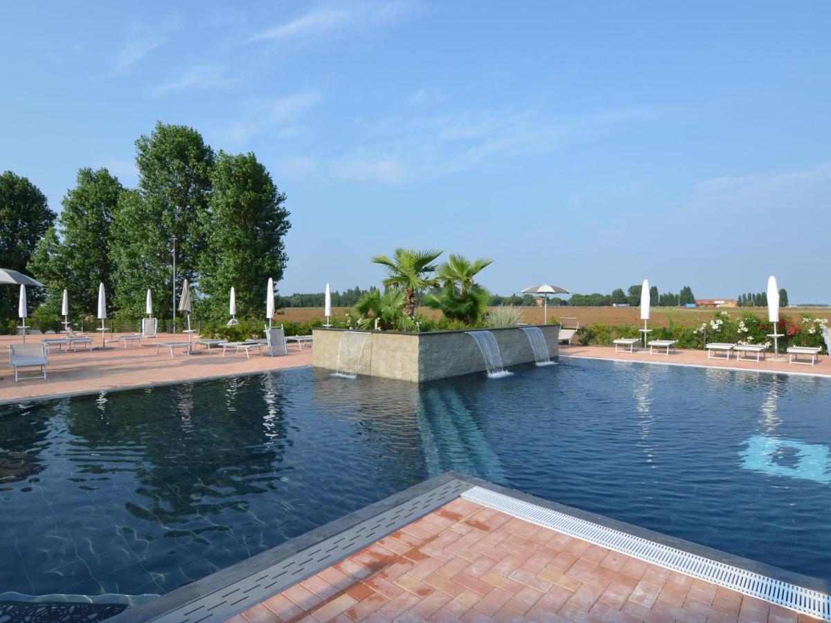 Characteristic Apartment In Codigoro With Pool Екстер'єр фото